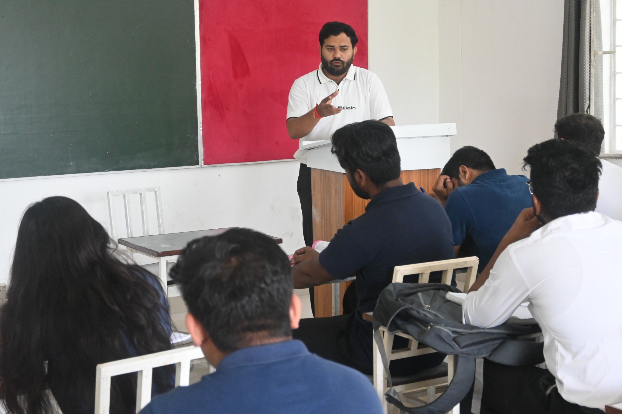 Interactive classroom discussion with BAMS students