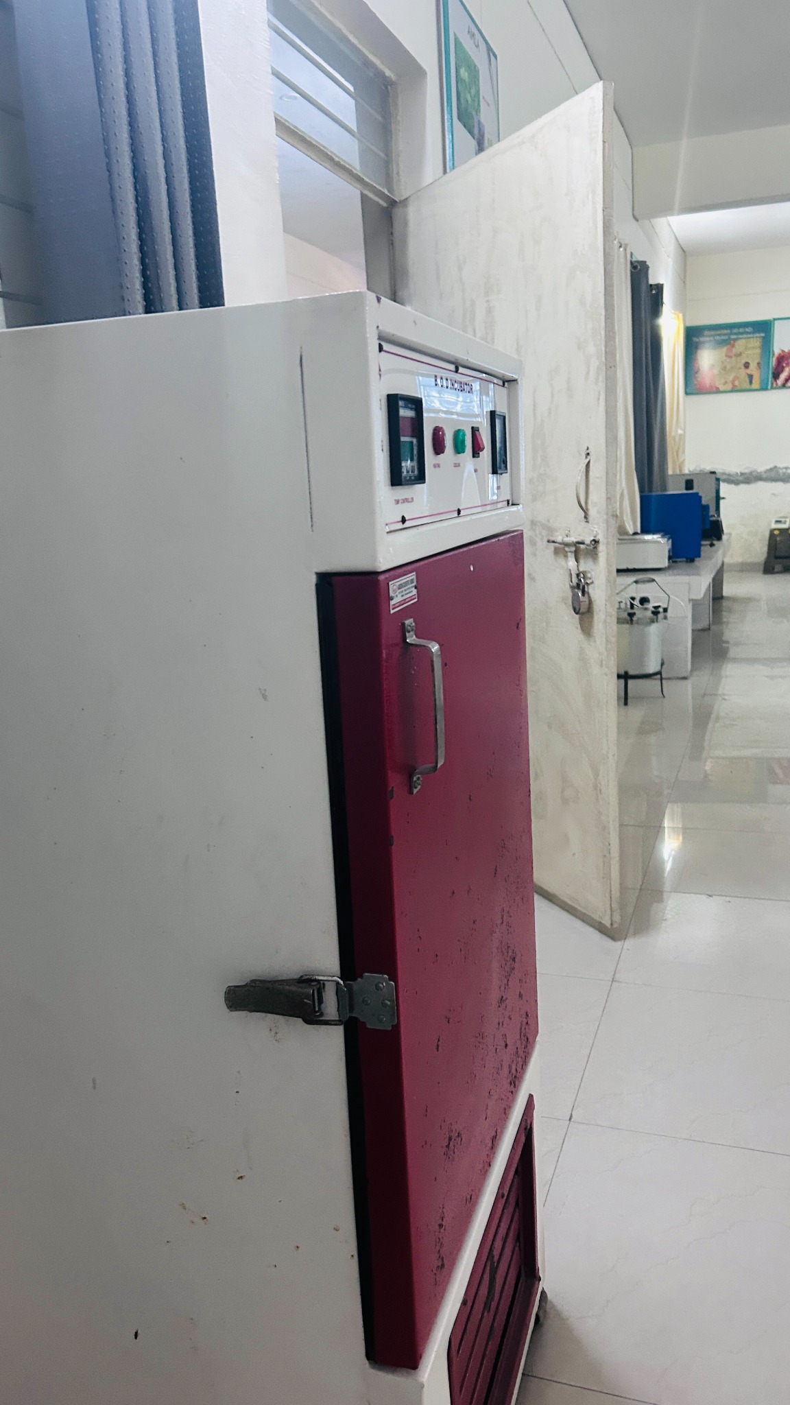 Laboratory equipment and controlled heating facility