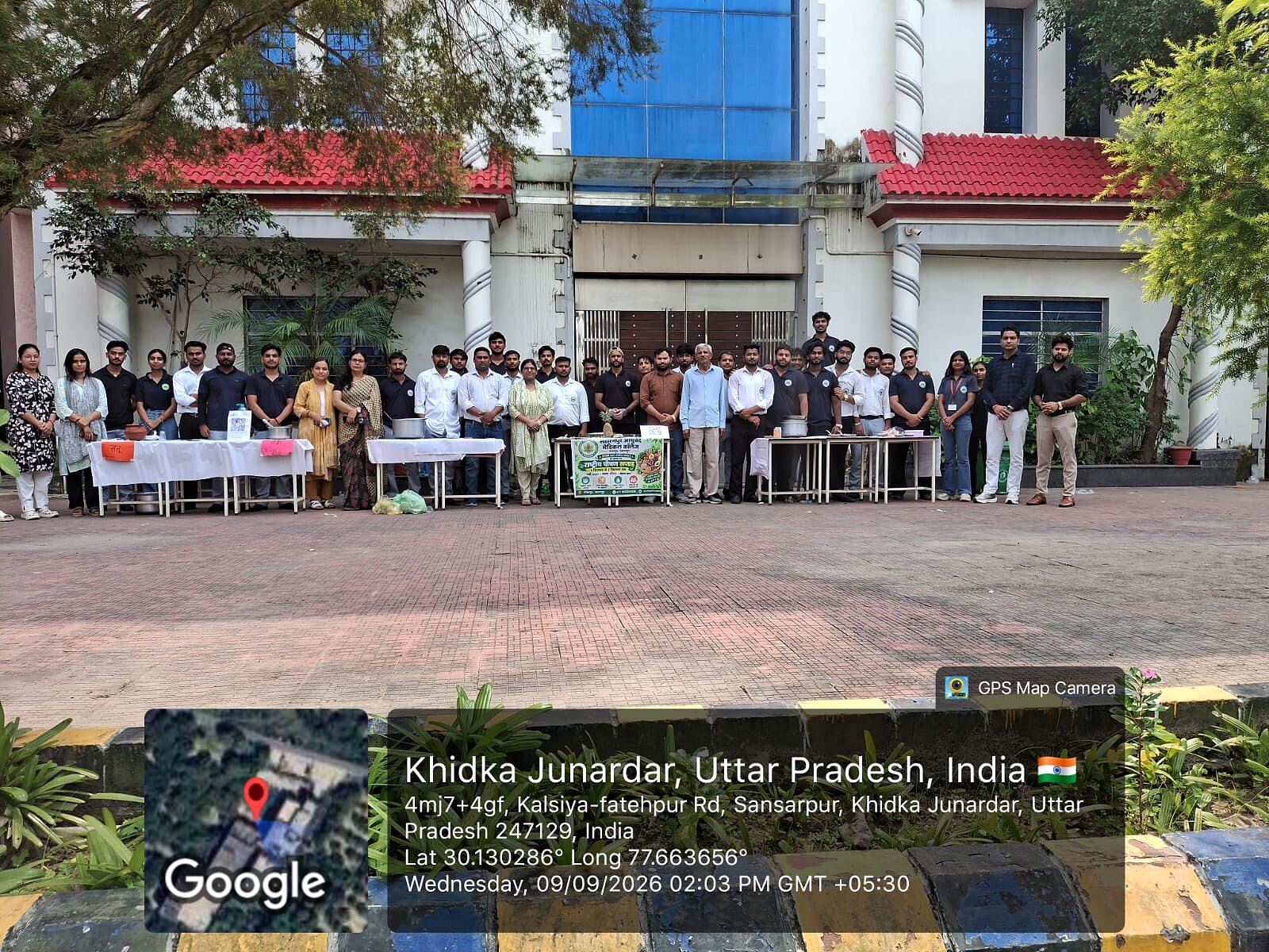 Faculty and students commemorating National Nutrition Week